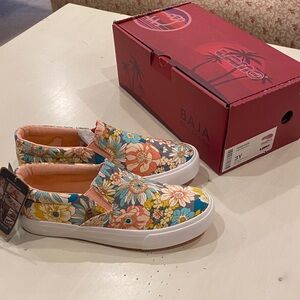 Lamo Piper Kids Peach Floral Girls slip on style shoe NEW 3Y